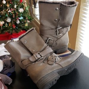 Womens faux leather winter boots size 11